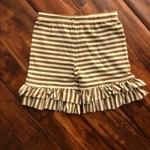 Persnickety Olive and Cream Ruffled Shorts size 3